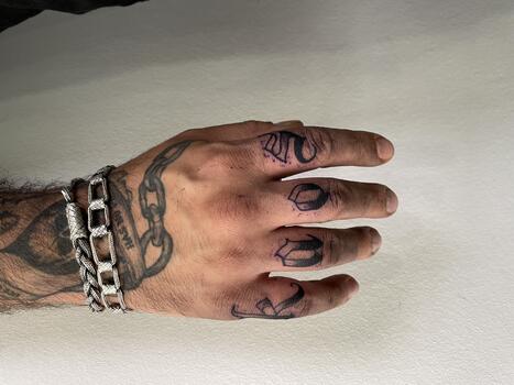 Blackinkuth Finger tattoo 